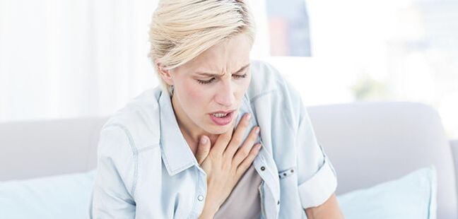 En casos de pleuresía, enfermidade cardíaca e neuralxia intercostal, a dor baixo o omóplato esquerdo pode ir acompañada de falta de aire grave.